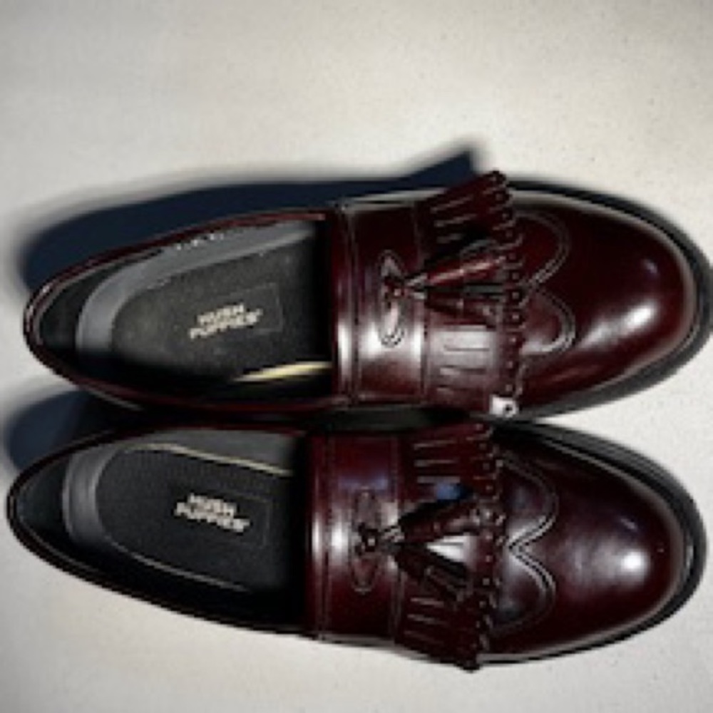 Hush Puppies slip on Oxford loafer, excellent condition,barely worn,size 9